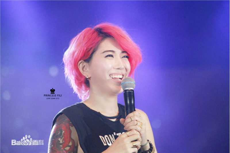 刘忻(Moraynia（中文音译：莫莱妮亚）)2015.5.22河南郑州歌友会壁纸壁纸