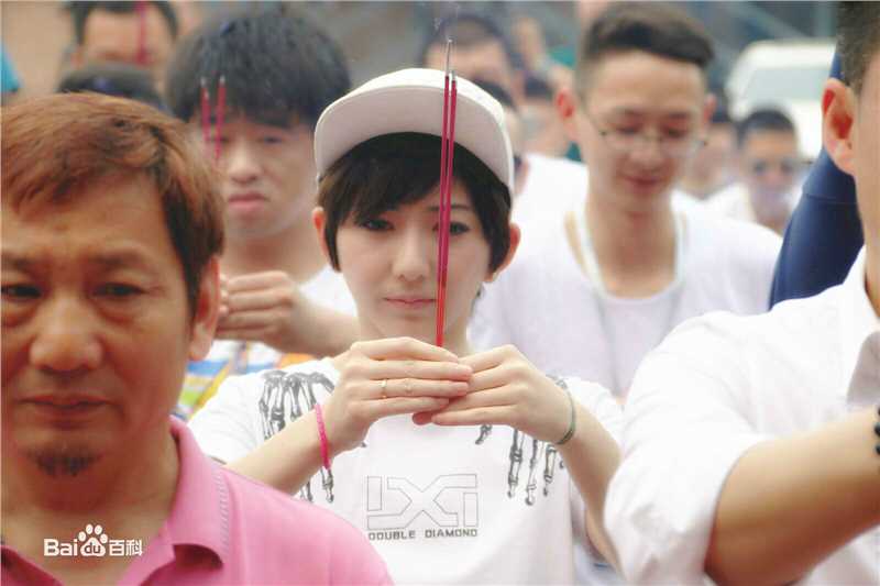 最全刘忻(Moraynia（中文音译：莫莱妮亚）)在2015.5.28《热舞之灵》开机发布会中的壁纸