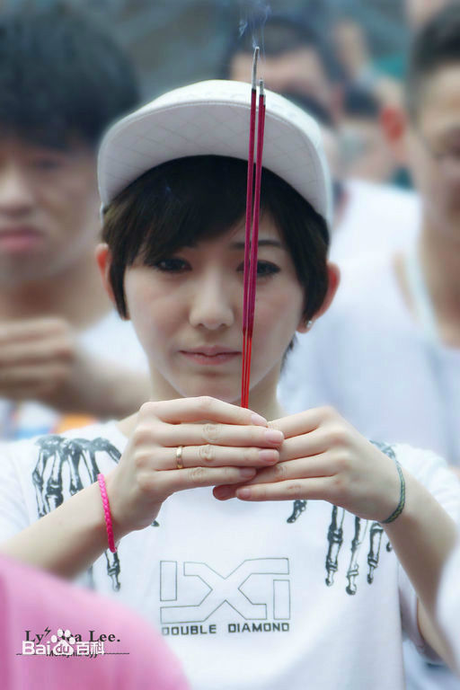 最全刘忻(Moraynia（中文音译：莫莱妮亚）)在2015.5.28《热舞之灵》开机发布会中的壁纸