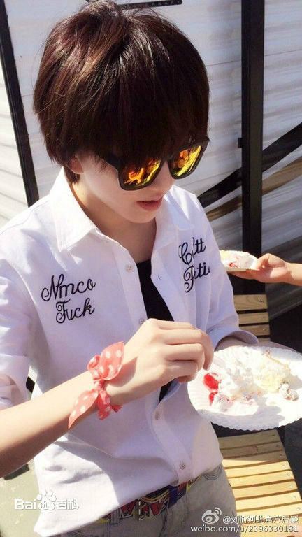 精选刘忻(Moraynia（中文音译：莫莱妮亚）)在《热舞之灵》片场照中的图册