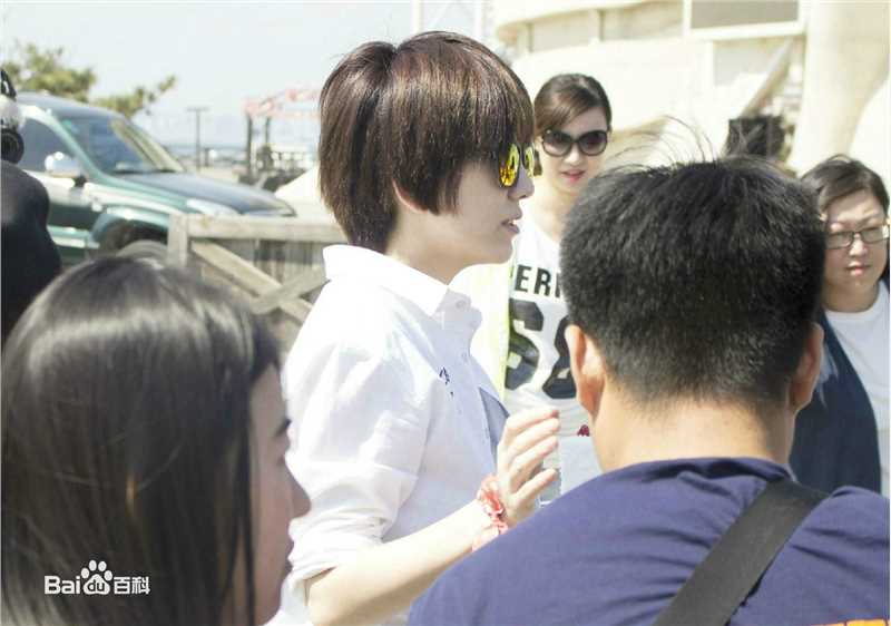 精选刘忻(Moraynia（中文音译：莫莱妮亚）)在《热舞之灵》片场照中的图册