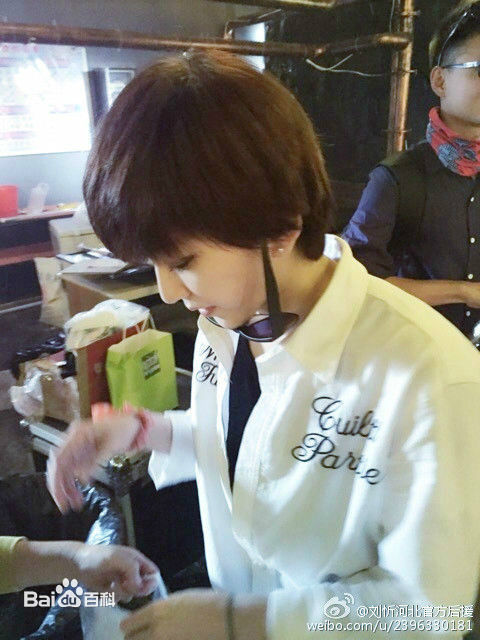 精选刘忻(Moraynia（中文音译：莫莱妮亚）)在《热舞之灵》片场照中的图册