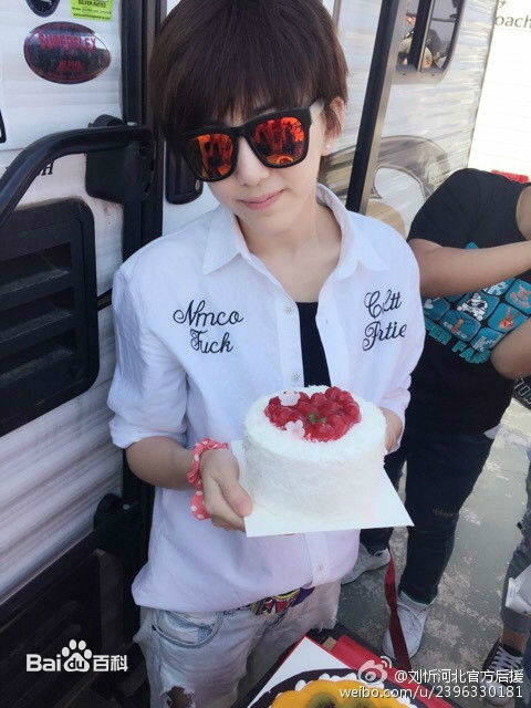 精选刘忻(Moraynia（中文音译：莫莱妮亚）)在《热舞之灵》片场照中的图册