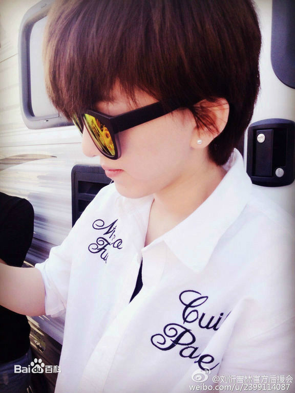 精选刘忻(Moraynia（中文音译：莫莱妮亚）)在《热舞之灵》片场照中的图册