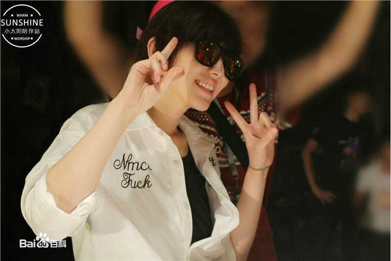 精选刘忻(Moraynia（中文音译：莫莱妮亚）)在《热舞之灵》片场照中的图册