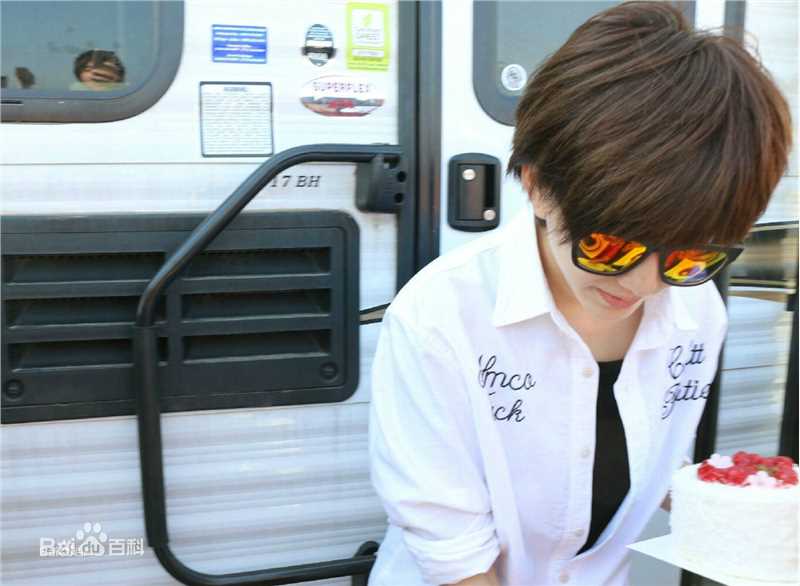 精选刘忻(Moraynia（中文音译：莫莱妮亚）)在《热舞之灵》片场照中的图册