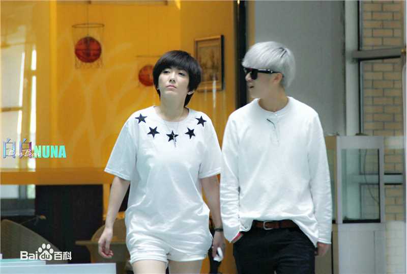 精选刘忻(Moraynia（中文音译：莫莱妮亚）)在《热舞之灵》片场照中的图册