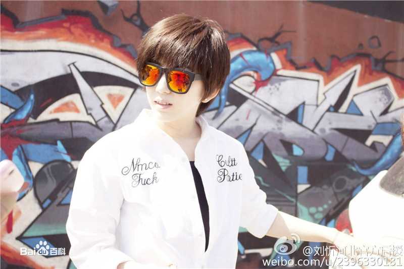 精选刘忻(Moraynia（中文音译：莫莱妮亚）)在《热舞之灵》片场照中的图册