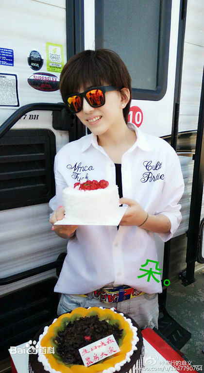 精选刘忻(Moraynia（中文音译：莫莱妮亚）)在《热舞之灵》片场照中的图册