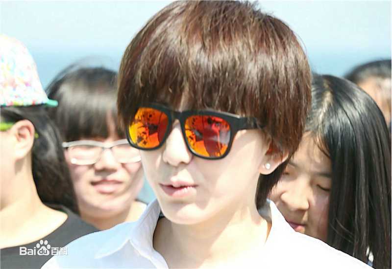 精选刘忻(Moraynia（中文音译：莫莱妮亚）)在《热舞之灵》片场照中的图册