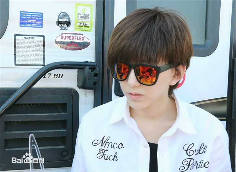 精选刘忻(Moraynia（中文音译：莫莱妮亚）)在《热舞之灵》片场照中的图册