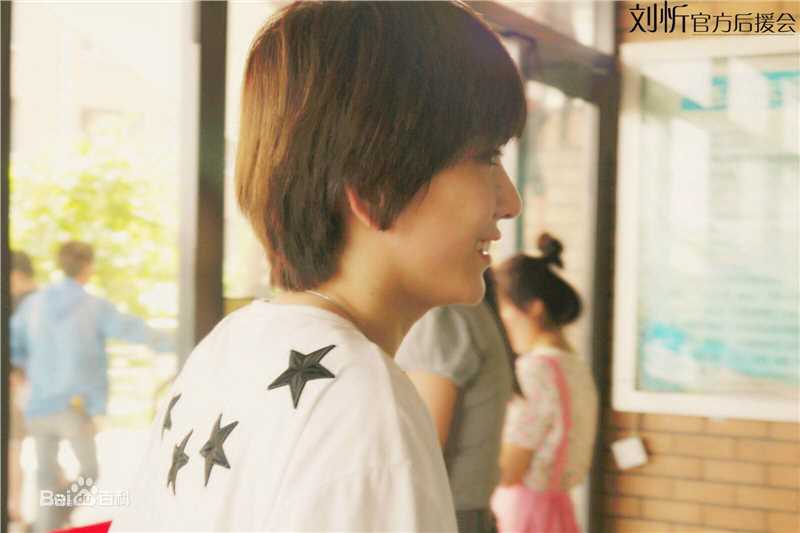 精选刘忻(Moraynia（中文音译：莫莱妮亚）)在《热舞之灵》片场照中的图册