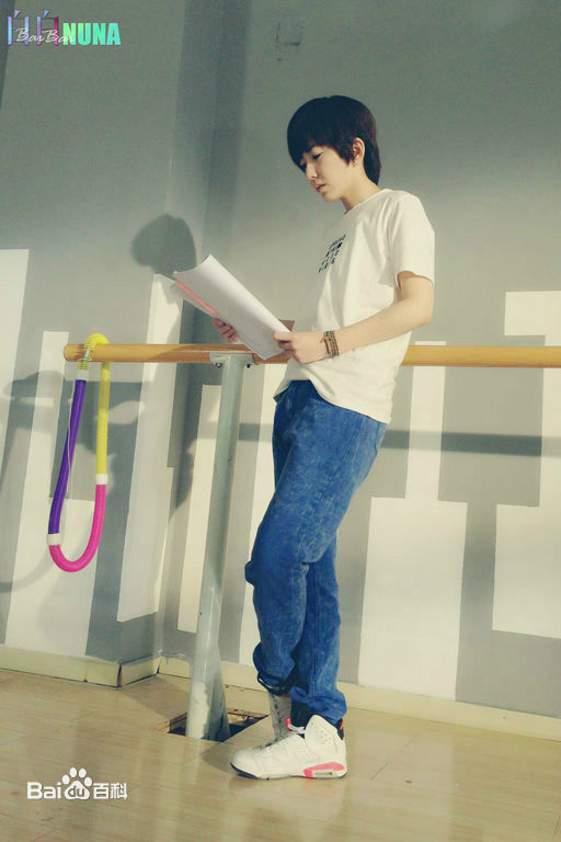 精选刘忻(Moraynia（中文音译：莫莱妮亚）)在《热舞之灵》片场照中的图册