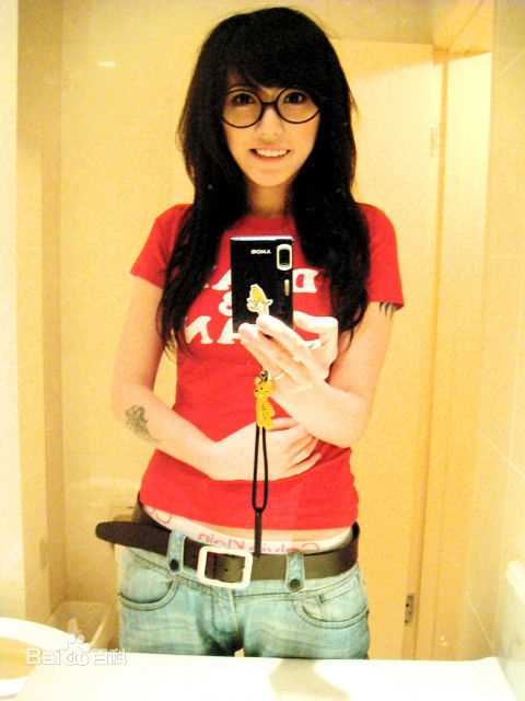 刘忻(Moraynia（中文音译：莫莱妮亚）)生活照（2007.1.20-2011.4.1）壁纸壁纸