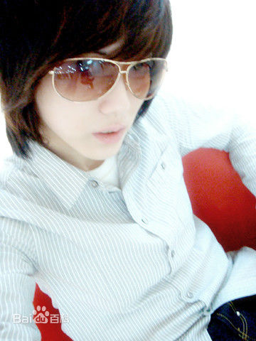 刘忻(Moraynia（中文音译：莫莱妮亚）)生活照（2007.1.20-2011.4.1）壁纸壁纸