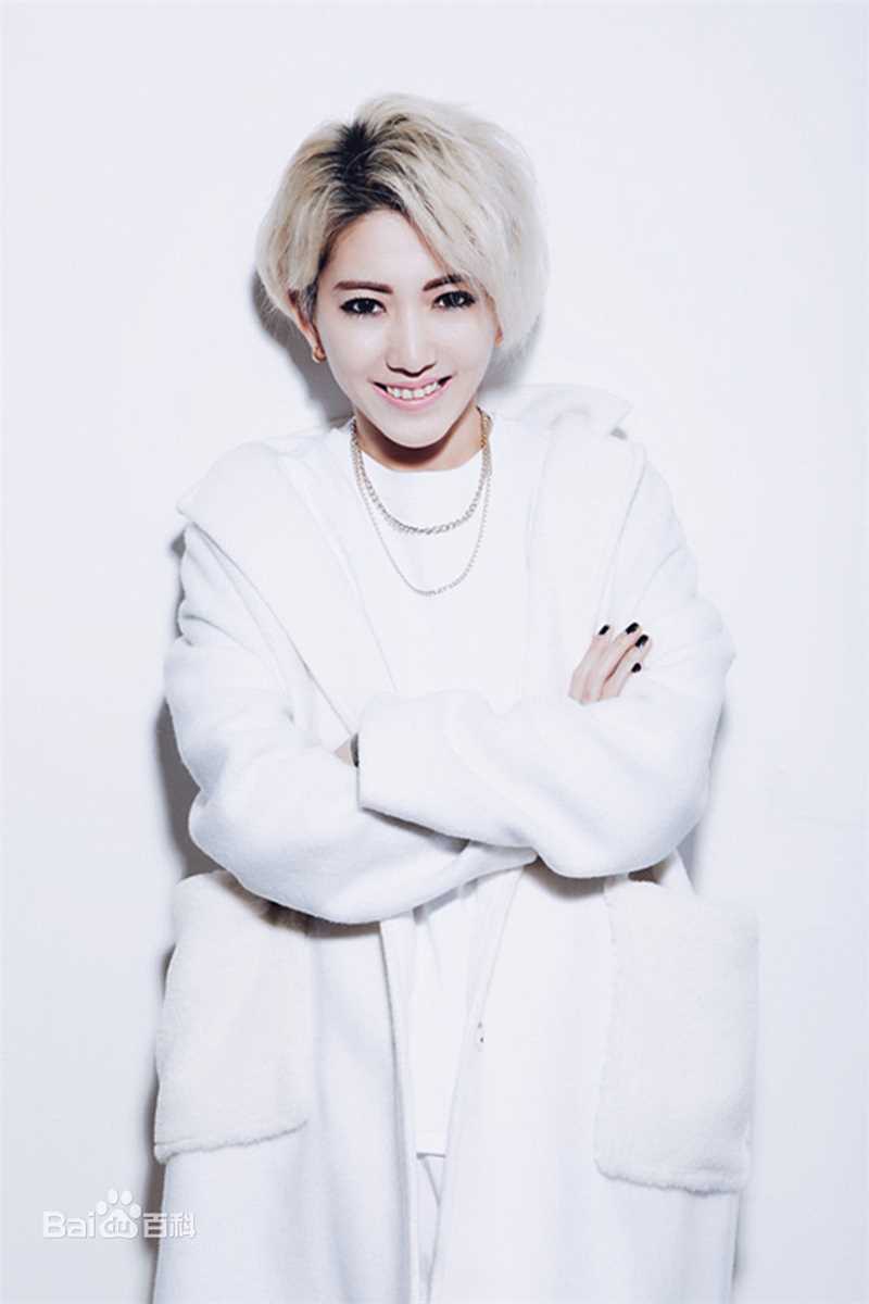 最新刘忻(Moraynia（中文音译：莫莱妮亚）)性感图片