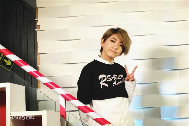 最新刘忻(Moraynia（中文音译：莫莱妮亚）)性感图片