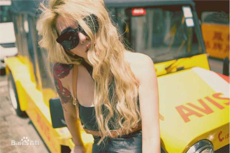 最新刘忻(Moraynia（中文音译：莫莱妮亚）)性感图片