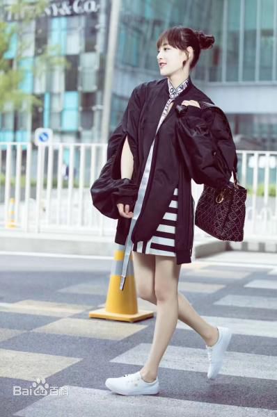 赵圆瑗2017年EASY星街拍生活照