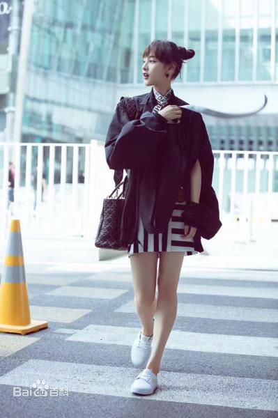 赵圆瑗2017年EASY星街拍生活照