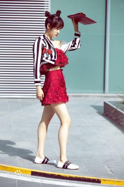 赵圆瑗2017年EASY星街拍生活照