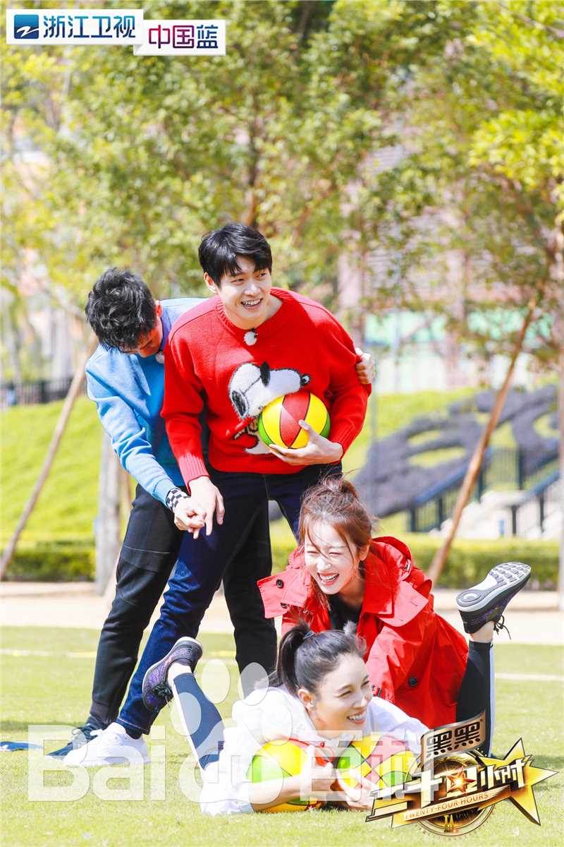 最新周雨彤(Zhou Yutong)在《二十四小时》中的图集