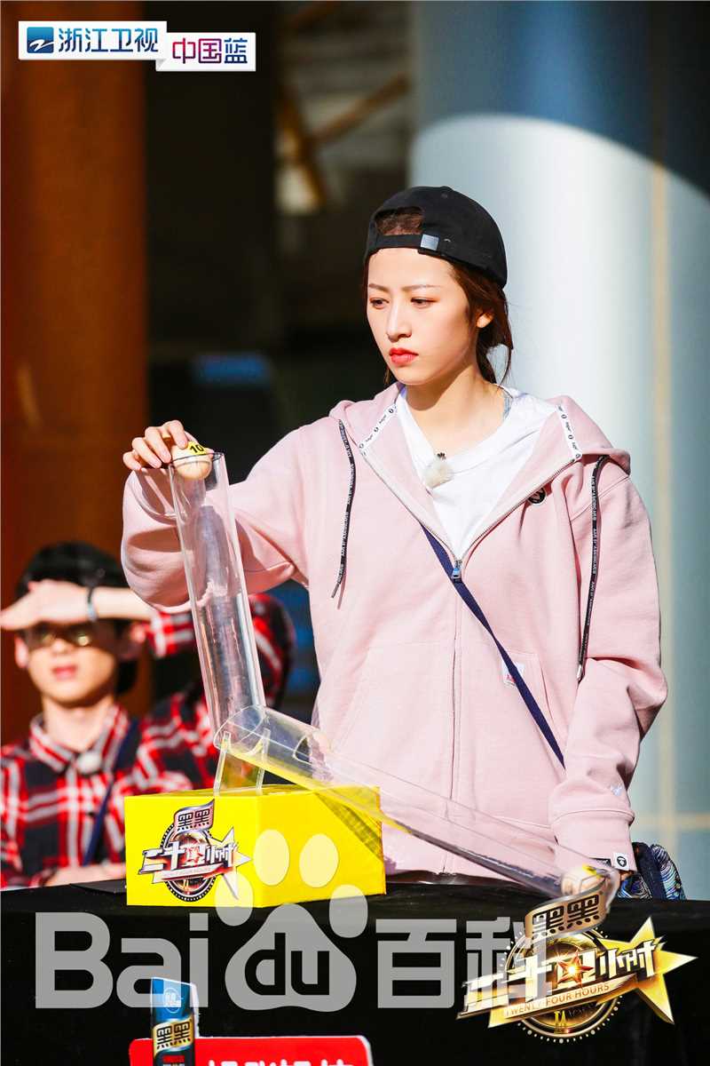 最新周雨彤(Zhou Yutong)在《二十四小时》中的图集