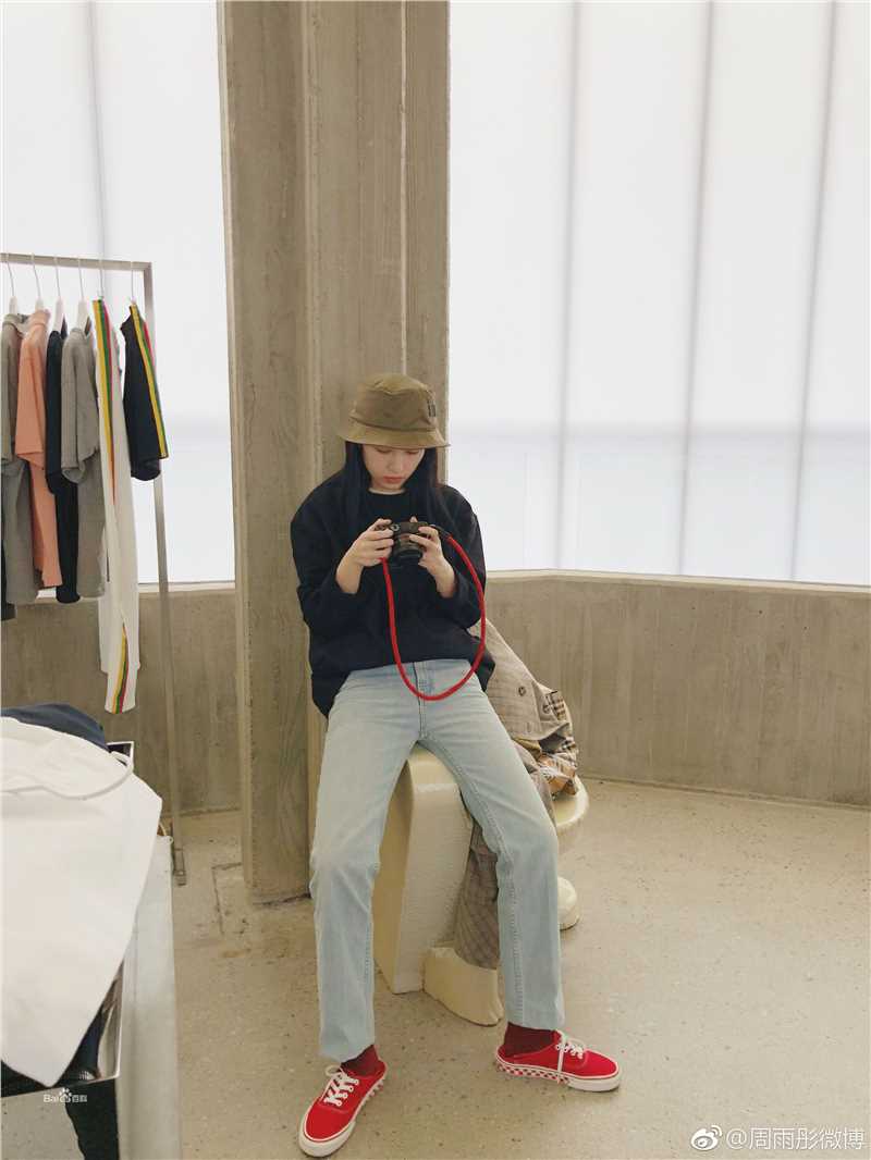 周雨彤(Zhou Yutong)生活照性感图片图集