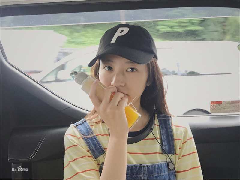 周雨彤(Zhou Yutong)生活照性感图片图集