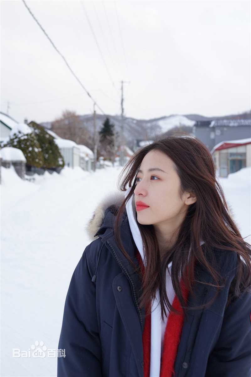 周雨彤(Zhou Yutong)生活照性感图片图集