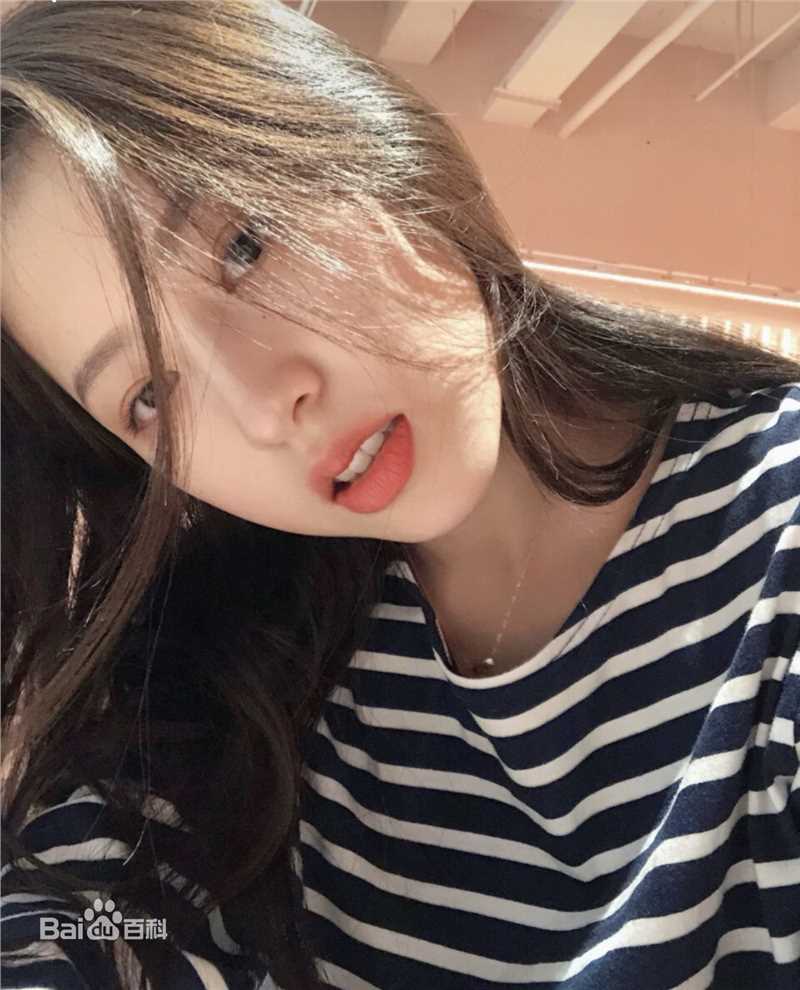 周雨彤(Zhou Yutong)生活照性感图片图集