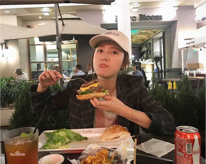 周雨彤(Zhou Yutong)生活照性感图片图集