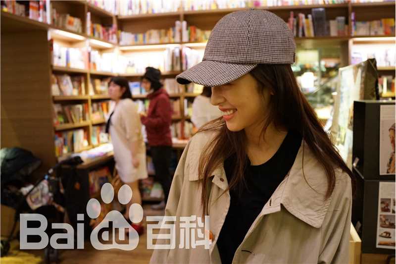 周雨彤(Zhou Yutong)生活照性感图片图集