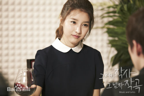 金素恩(Kim So Eun)堤川音乐电影节红毯生活照