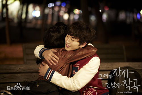 金素恩(Kim So Eun)堤川音乐电影节红毯生活照