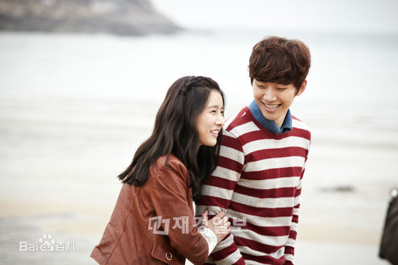 金素恩(Kim So Eun)堤川音乐电影节红毯生活照