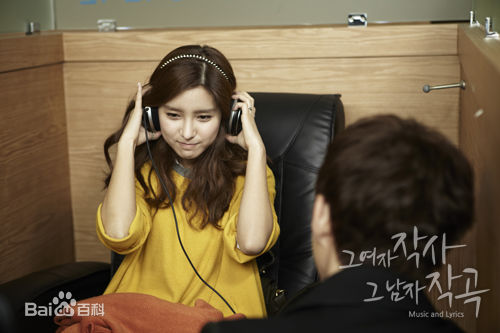 金素恩(Kim So Eun)堤川音乐电影节红毯生活照