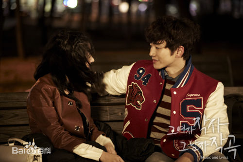 金素恩(Kim So Eun)堤川音乐电影节红毯生活照