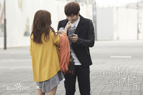 金素恩(Kim So Eun)堤川音乐电影节红毯生活照