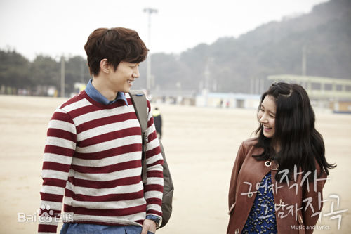 金素恩(Kim So Eun)堤川音乐电影节红毯生活照