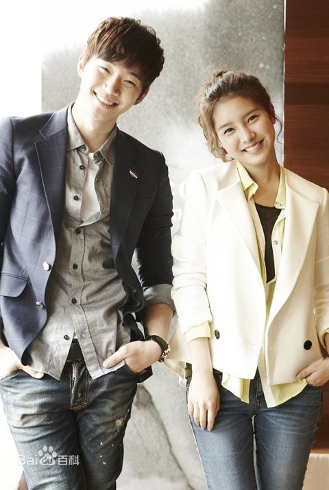 金素恩(Kim So Eun)堤川音乐电影节红毯生活照