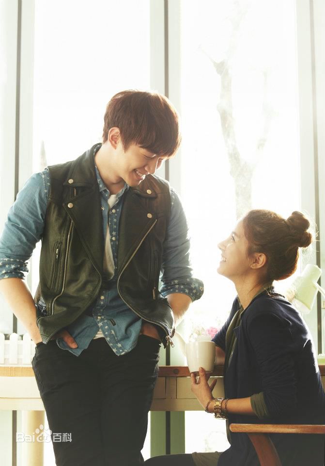 金素恩(Kim So Eun)堤川音乐电影节红毯生活照