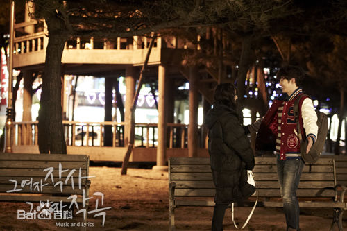 金素恩(Kim So Eun)堤川音乐电影节红毯生活照