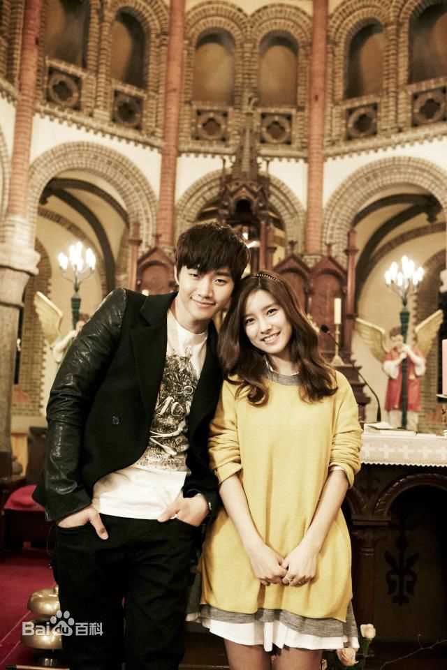 金素恩(Kim So Eun)堤川音乐电影节红毯生活照