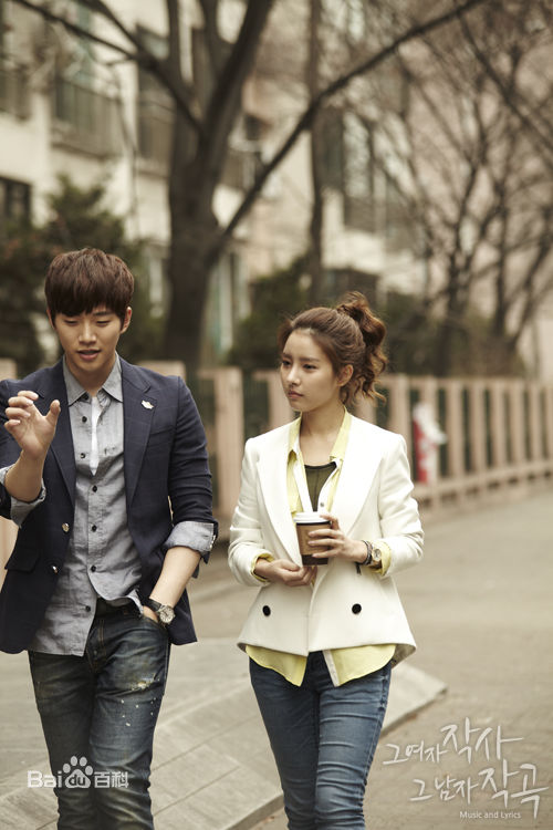 金素恩(Kim So Eun)堤川音乐电影节红毯生活照