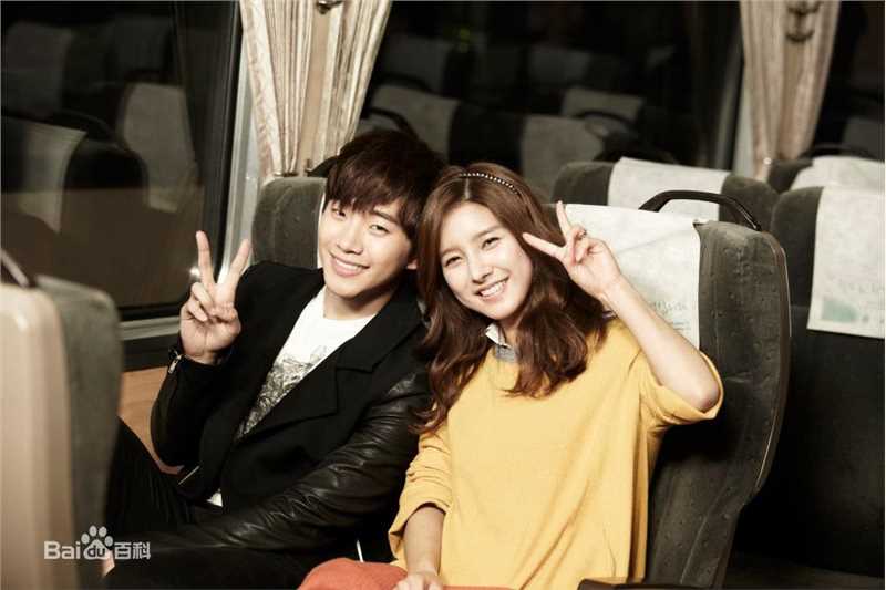 金素恩(Kim So Eun)堤川音乐电影节红毯生活照