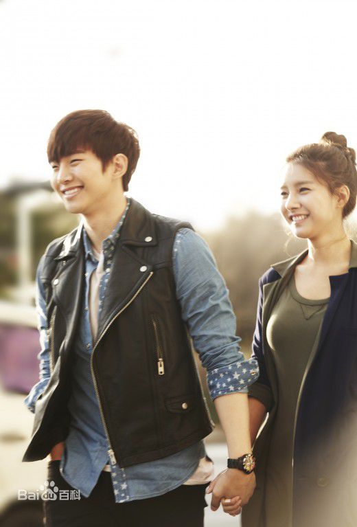 金素恩(Kim So Eun)堤川音乐电影节红毯生活照