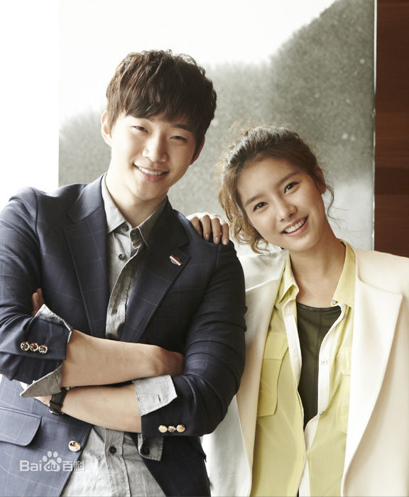 金素恩(Kim So Eun)堤川音乐电影节红毯生活照