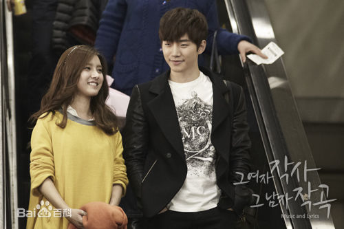 金素恩(Kim So Eun)堤川音乐电影节红毯生活照