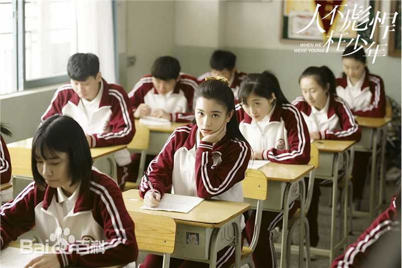 最新代露娃在《人不彪悍枉少年》中的壁纸